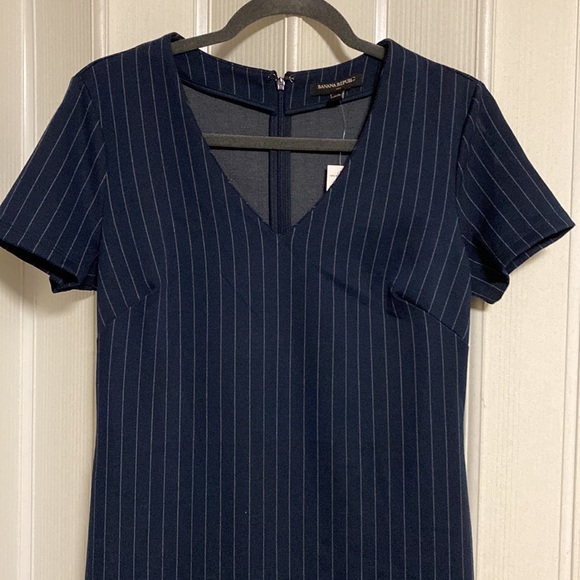 Banana Republic Dresses & Skirts - Banana Republic Midi Dark Blue Dress with short sleeves